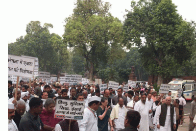 Congress leaders commences their march to Rashtrapati Bhavan