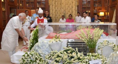 Dignitaries pay their last respects to Suvra Mukherjee in Rashtrapati Bhavan 