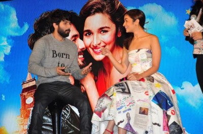 Shahid, Alia attends Mithibai college fest