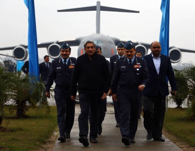 Parrikar visits Air Force Station Hindan