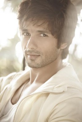 Shahid revisits his background dancing days