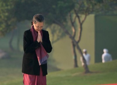 Congress mouthpiece shocks criticizing Sonia, Nehru
