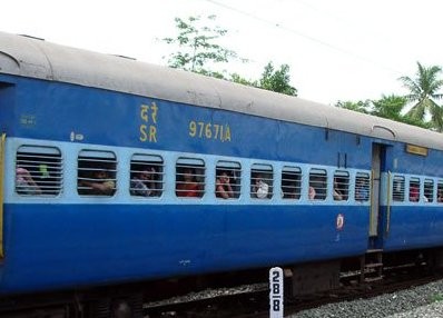 Train derails in Tamil Nadu-Karnataka border, deaths reported