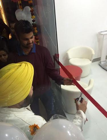 Daler Mehndi inaugurates MS Dhoni's 'Sportsfit' in Delhi