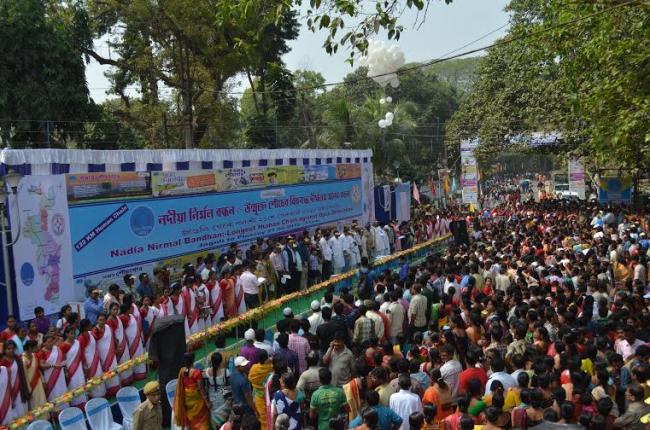 WB observes longest human chain against open defecation
