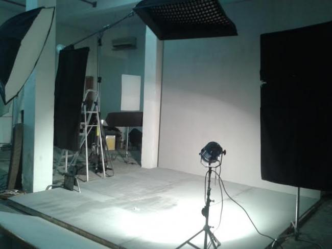 Stars have fun while shooting for Piku poster