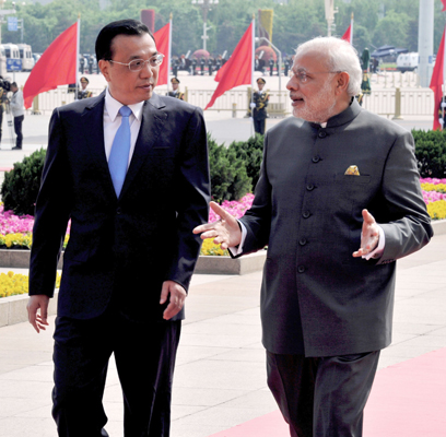 Narendra Modi with the Chinese Premier, Mr. Li Keqiang, during the Ceremonial Welcome