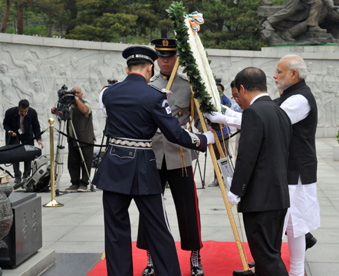  Modi arrives at ROK Airbase, in Seoul, South Korea