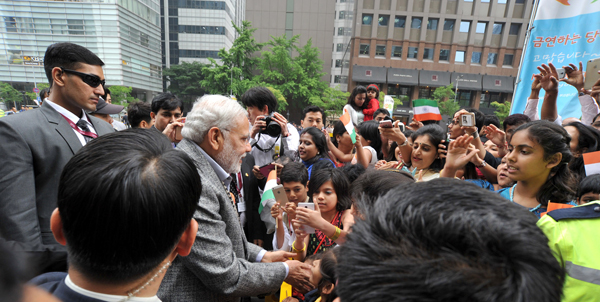 Narendra Modi at the Cheonggyecheon Stream