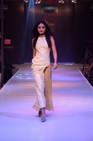 Hari Anand showcases collection at Kingfisher Ultra Bengal Fashion Week