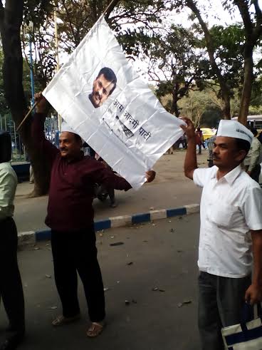 Kolkata: AAP supporters celebrate Delhi victory