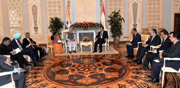 Narendra Modi being received by the President of Tajikistan