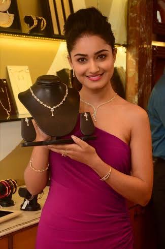 Senco Gold and Diamonds launches 'Everlite Collection' ahead of festive season