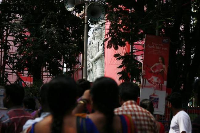Tallest Durga: People take a peek through opening