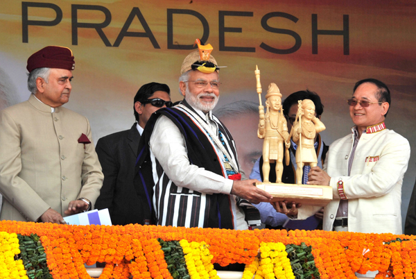  Modi flagging off the AC express between Naharlagun and New Delhi, at Itanagar, in Arunachal Pradesh 