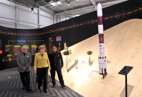 Modi and the German Chancellor, Ms. Angela Merkel at the Joint Inauguration of the India Pavilion and the Joint Walk-About Make in India