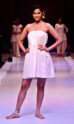 Models walk the ramp at  Kingfisher Ultrla Bengal Fashion Week