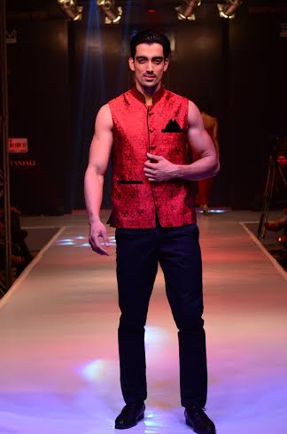 Sanjana Jon's collection sizzles ramp at Kingfisher Ultra Bengal Fashion Week