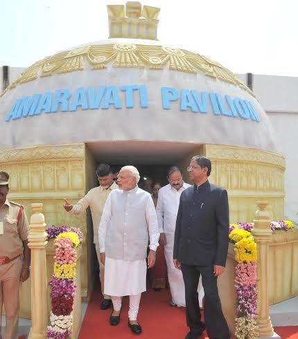  Narendra Modi being welcomed on arrival by the Chief Minister of Andhra Pradesh