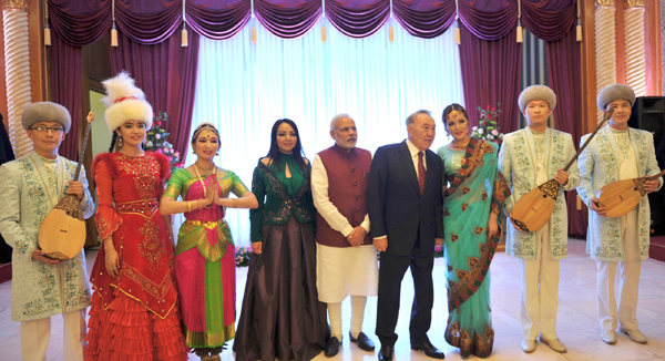 Modi being received by the President of the Republic of Kazakhstan