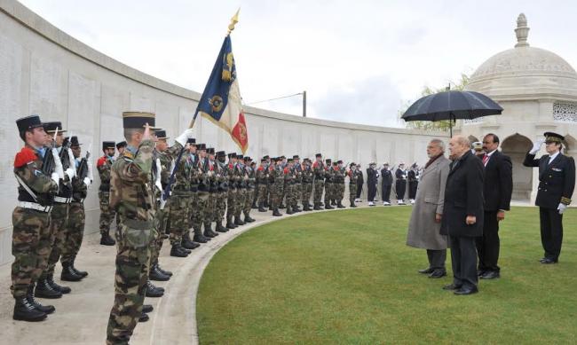 Modi at WWI Memorial, meets India-origin students