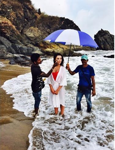  Amy Jackson enjoys in Goa during shooting of 'Singh Is Bliing'