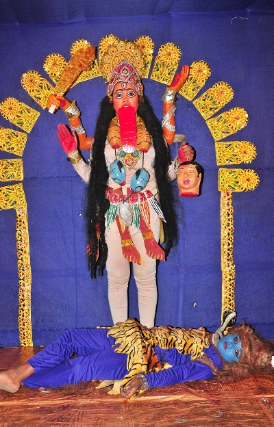 West Bengal Minister Firhad Hakim inaugurates 'Jibanta Kali' pandal in Chetla