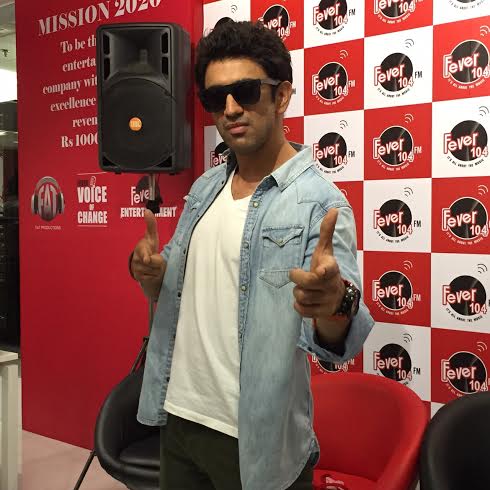 Arshad Warsi and Amit Sadh Kick starts radio promotions for Guddu Rangeela