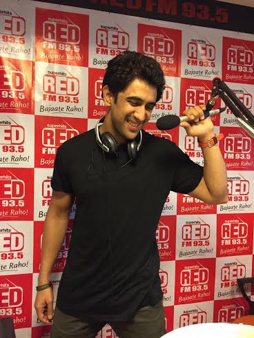Arshad Warsi and Amit Sadh Kick starts radio promotions for Guddu Rangeela