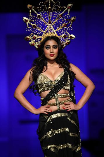 Amazon India Fashion Week: Shriya Saran sizzles ramp