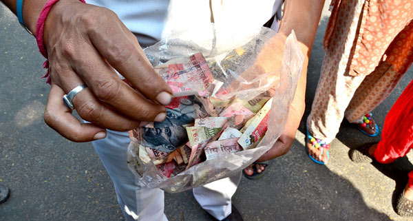 Kolkata: People queue in front of banks, ATMs to get cash