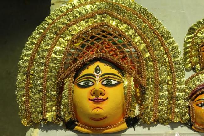 Kolkata:Theatre personality Rudraprasad Sengupta inaugurates the Lokshilpa O Karukriti Mela at Jorasanko Thakurbari