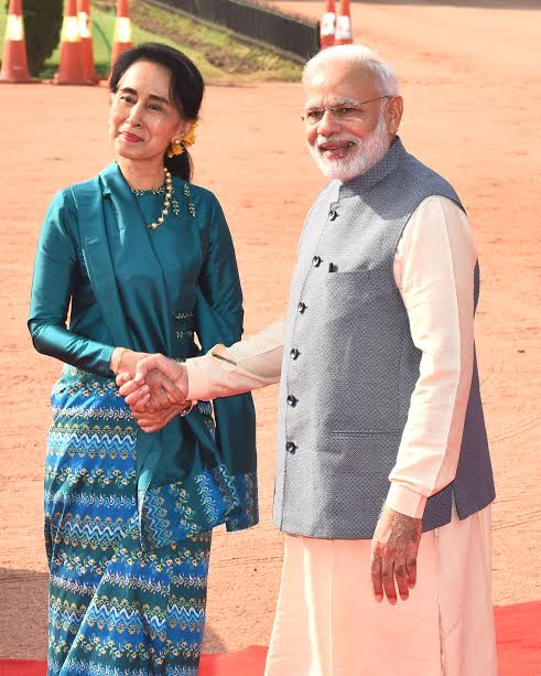  Narendra Modi receiving the State Counsellor of Myanmar, Ms. Aung San Suu Kyi