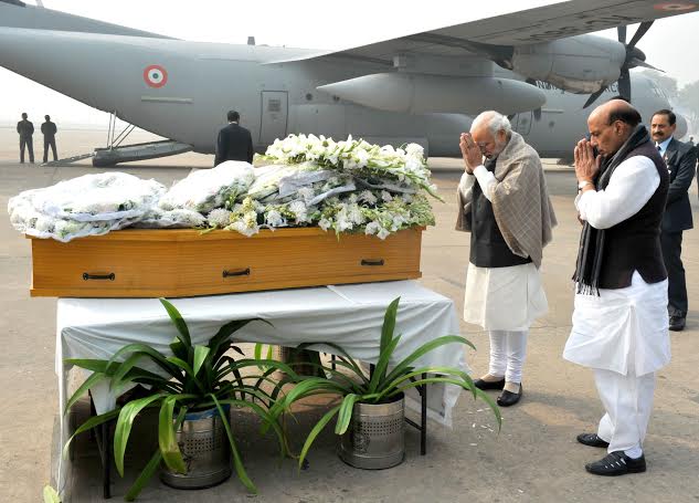 Narendra Modi paying homage at the mortal remains of Mufti Mohammad Sayeed