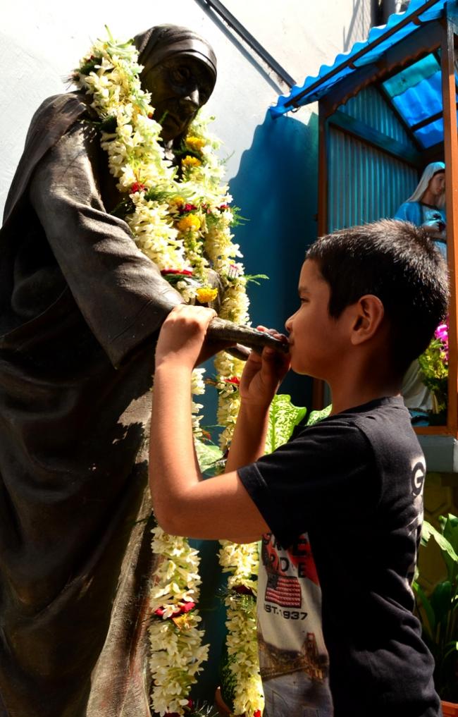 MoC sisters, people celebrate Mother Teresa sainthood 