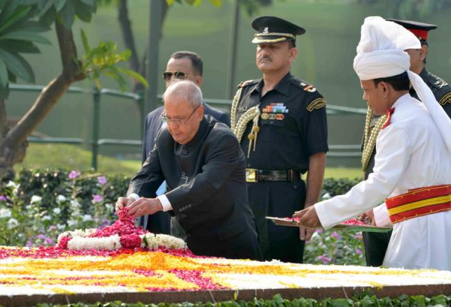 PM Modi, Prez Mukherjee pay tribute to Mahatma Gandhi, Lal Bahadur Shastri
