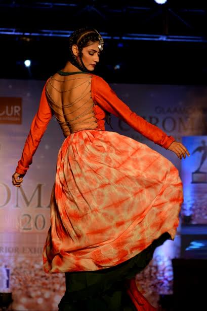 Parno Mitra sizzles ramp in Kolkata show