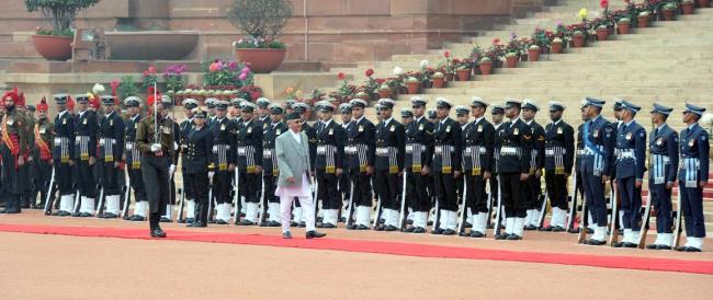 The Prime Minister of Nepal, K.P. Sharma Oli with the Prime Minister, Narendra Modi, at the Ceremonial Reception, at Rashtrapati Bhavan