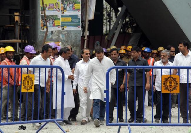 Kolkata: Rahul Gandhi visits flyover crash site