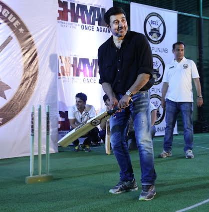 Sunny Deol and Ghayal Once Again team visits Box Cricket League match