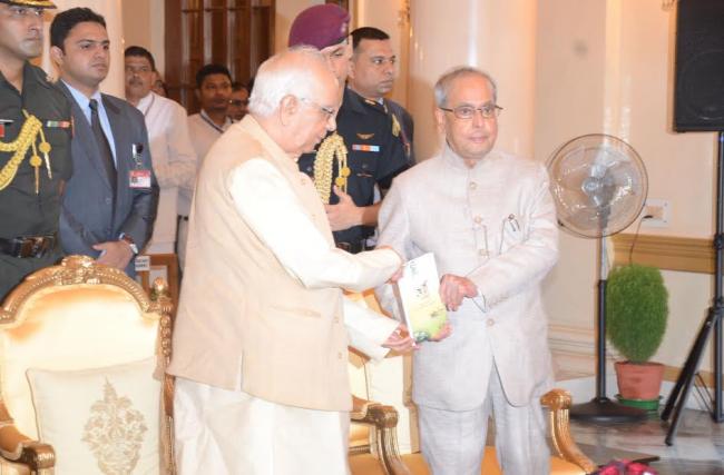 Pranab Mukherjee addressing after inaugurating Akashvani Maitree Channel at Raj Bhawan