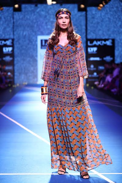 Kriti Sanon sizzles LFW