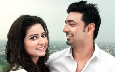 Dev sheds off his star image in Dhumketu: Rudranil