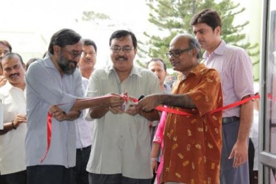 Addl. Director General, PIB, Kolkata and Director (In charge), SRFTI inaugurating an exhibition to mark  the 96th Birth Anniversary