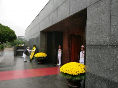 Vietnam: Modi pays homage at Ho Chi Minh Mausoleum