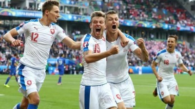 Necid shows nerve to rescue Czech Republic