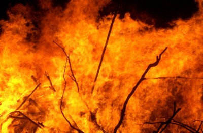 Fire breaks out in Mumbai's Mahim