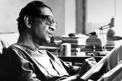 Mamata remembers Ray on his birth anniversary