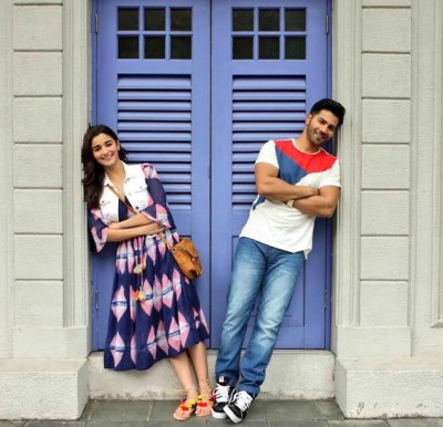 Varun-Alia busy shooting for 'Badrinath ki Dulhania' in Singapore