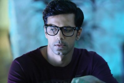 Girls to go gaga over Anuj Sachdeva's cute nerdy look in Love Shagun